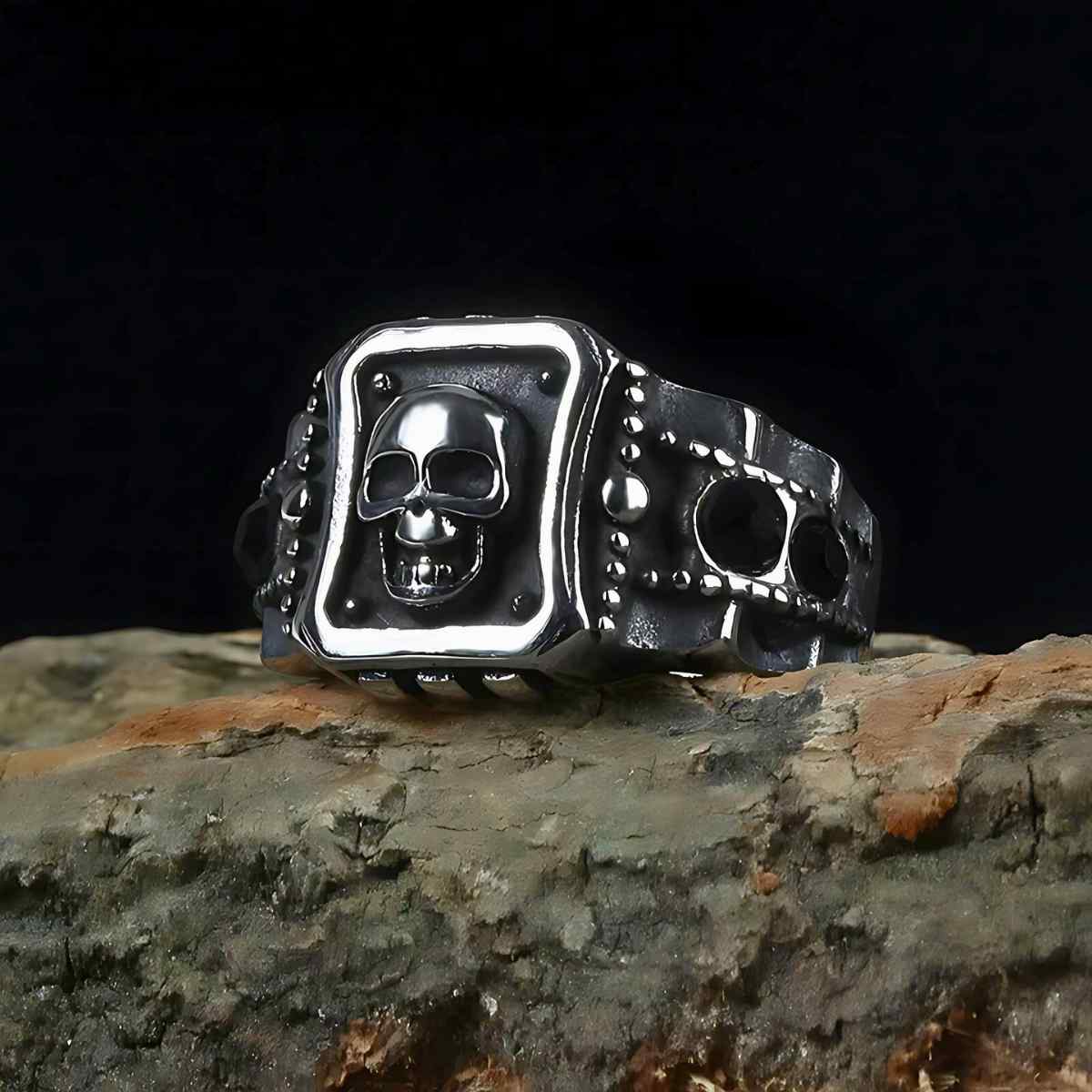 Catacombs Skull Ring - Xenos Jewelry