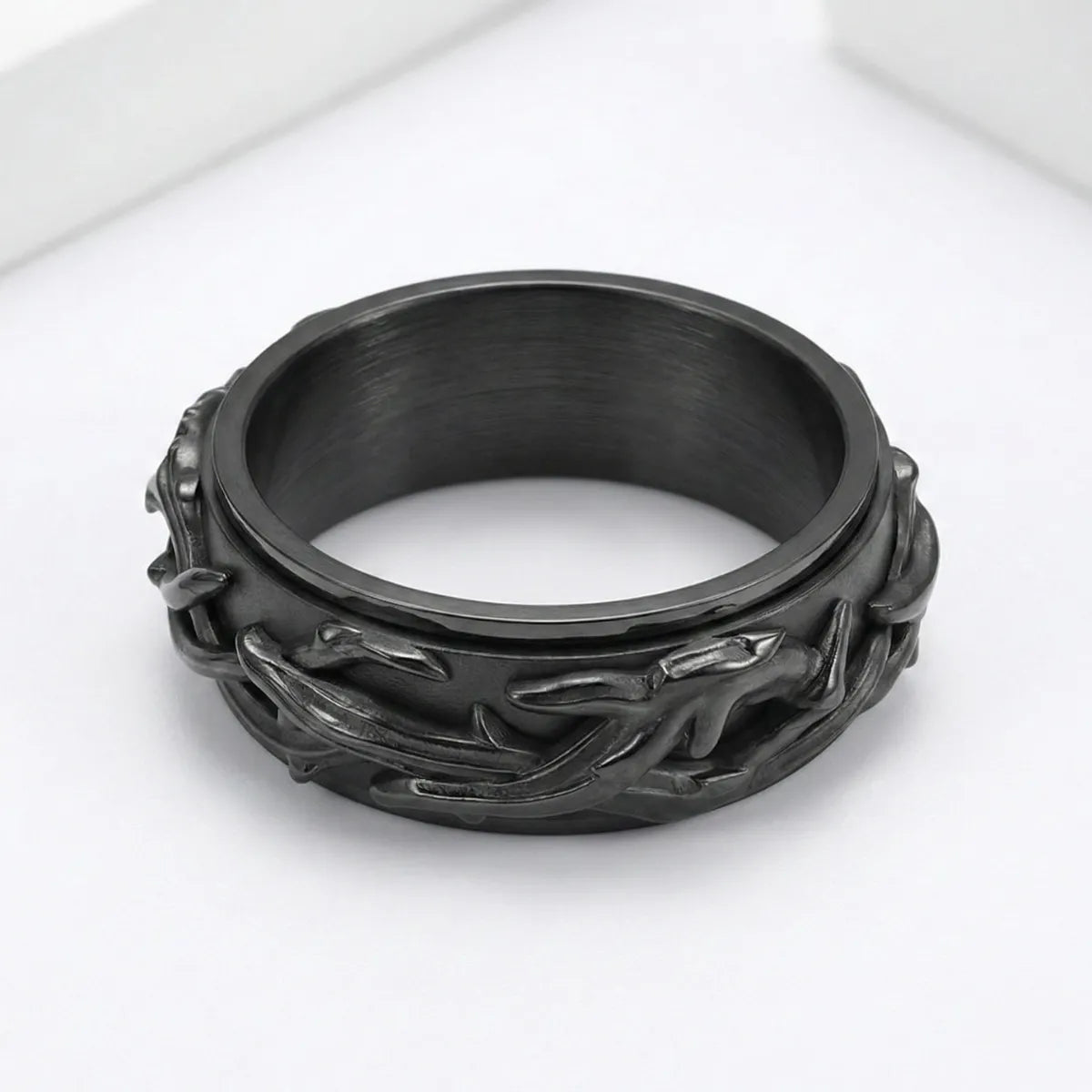 Black Spinner Thorns Ring Details