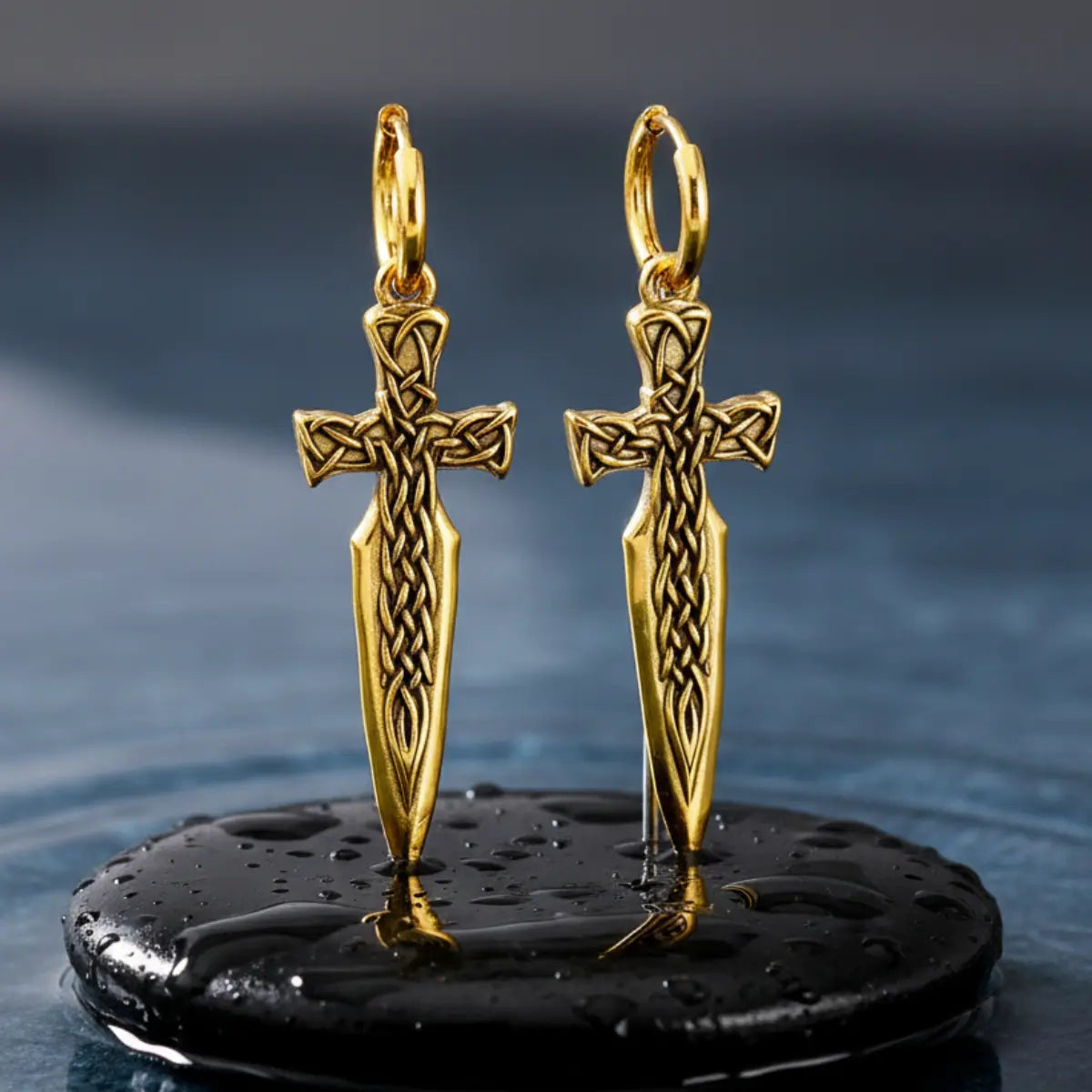 Goldene keltische Knoten-Schwert-Ohrringe