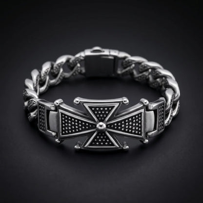 Men‘s Cross Bracelet Silver Close Up Black Background