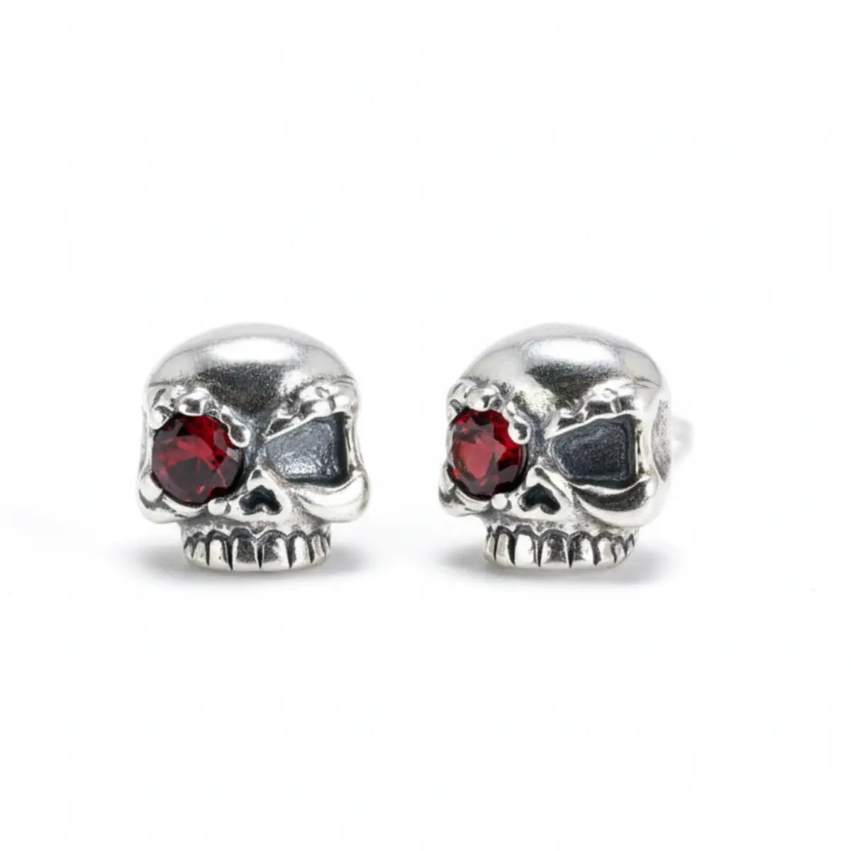 Red Eye Skull Stud Earrings Details
