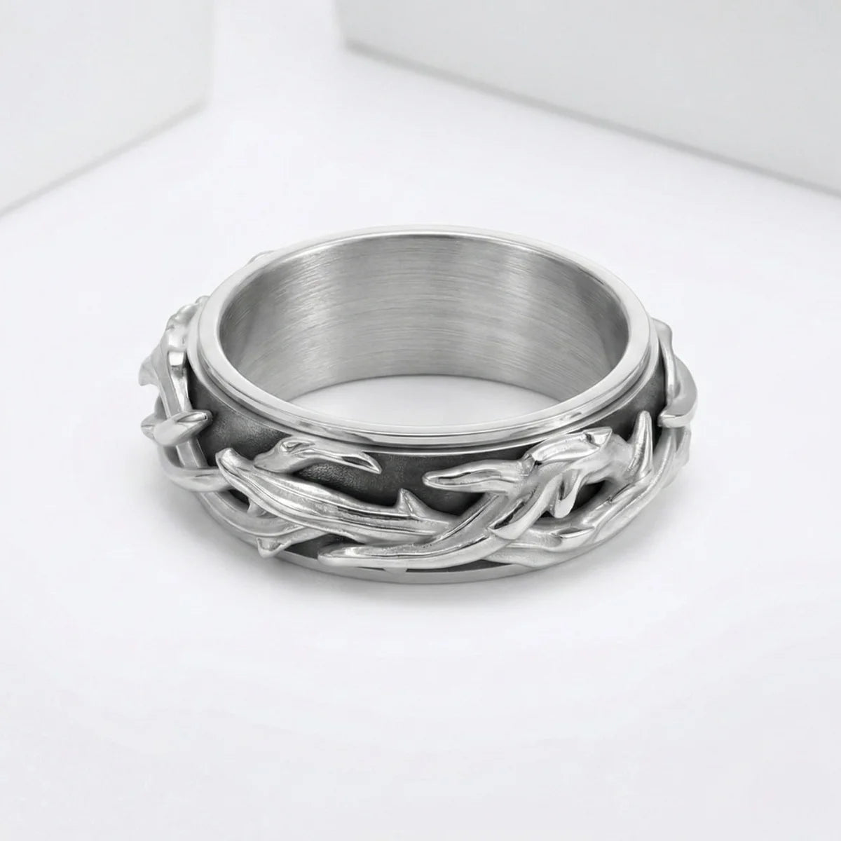 Silver Spinner Thorns Ring Details