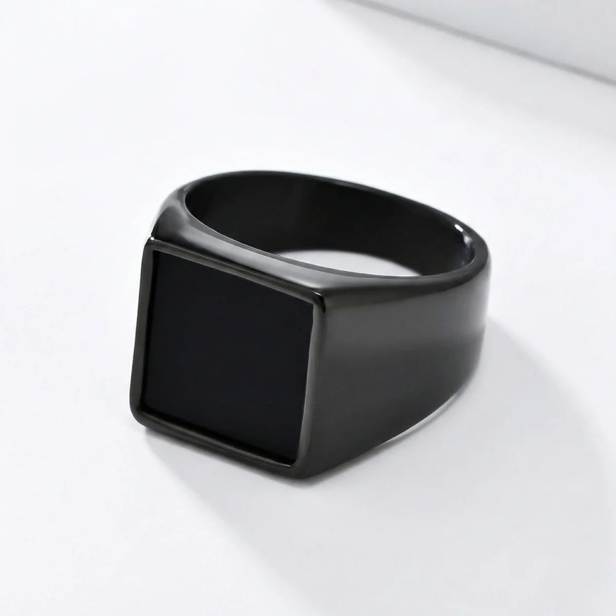 Square Black Ring Black Details