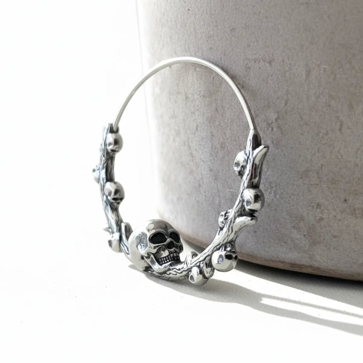 Kolczyki w Kształcie Czaszek ze Stali na Gałązkach