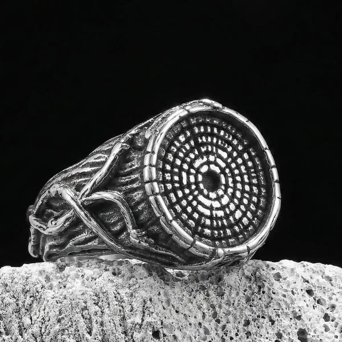 Tree Ring Texture Thorn Ring