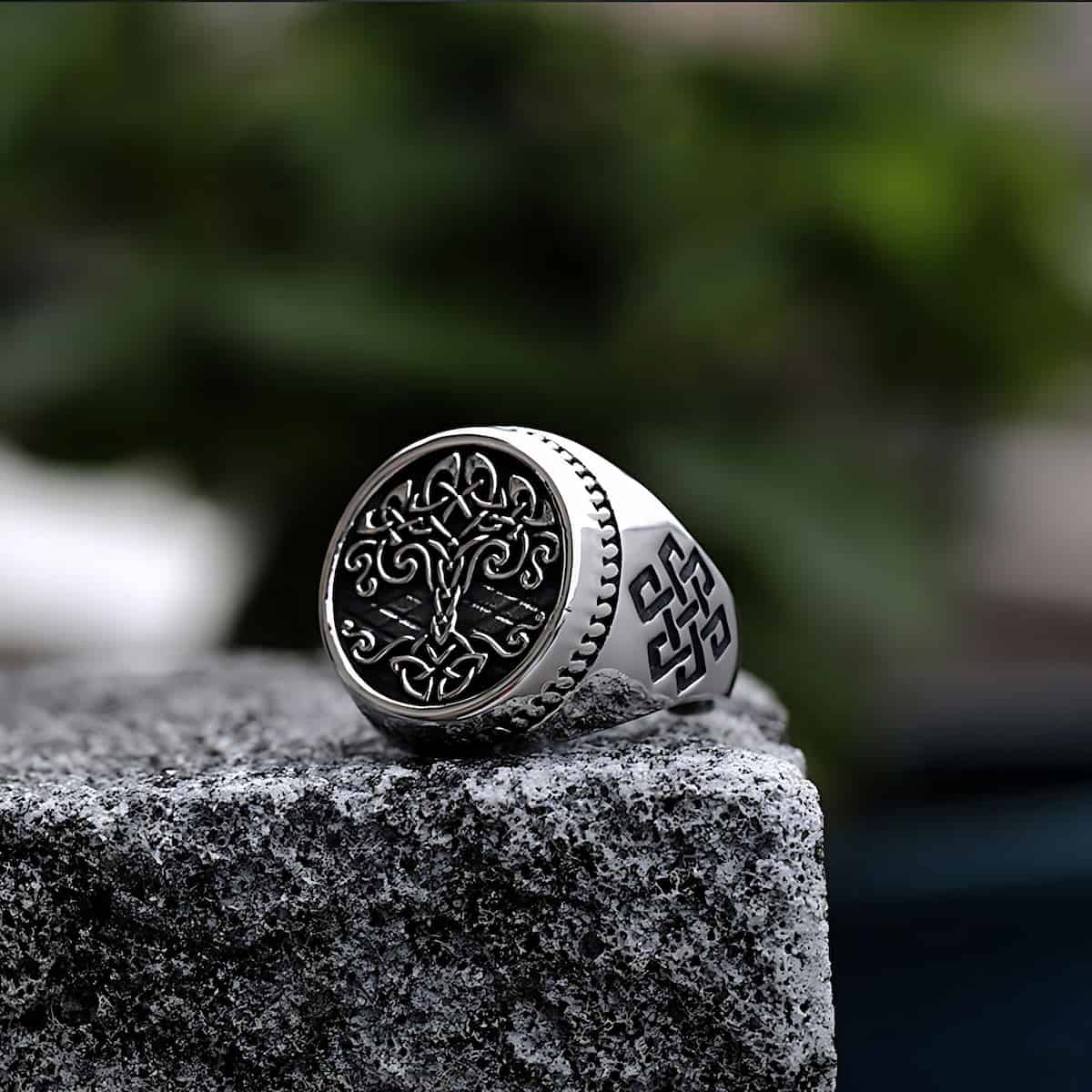 Anello in acciaio inox con sigillo albero della vita