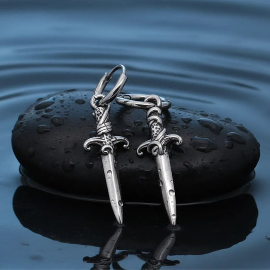Orecchini a cerchio a forma di pugnale, in argento Sterling Orecchini a cerchio a forma di pugnale, in argento Sterling