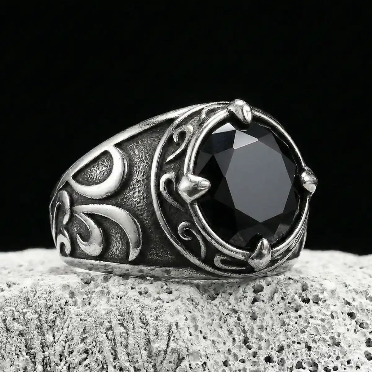 Vintage Black Stone Ring