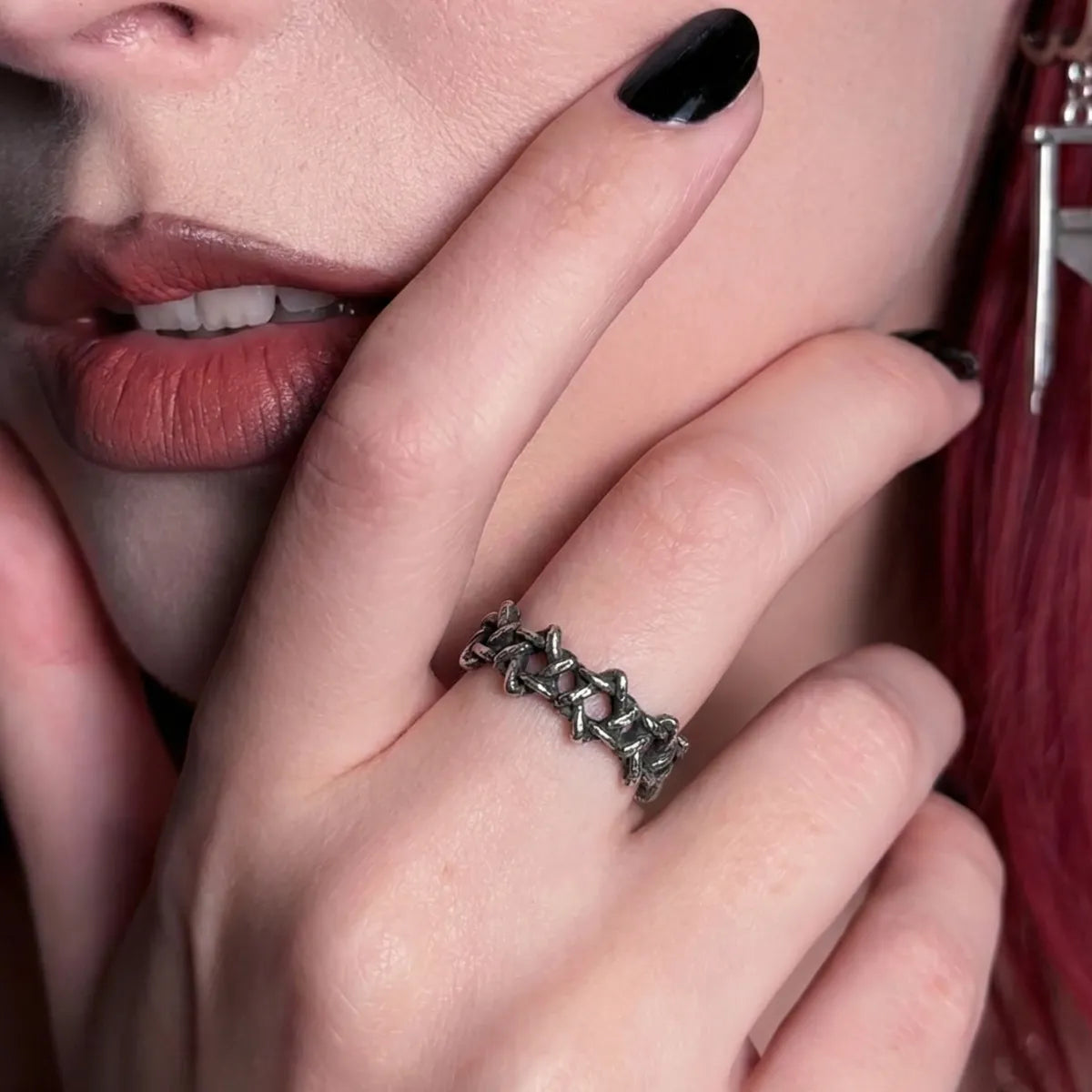 Vintage Silver Hexagram Thorn Ring Worn by Female Model