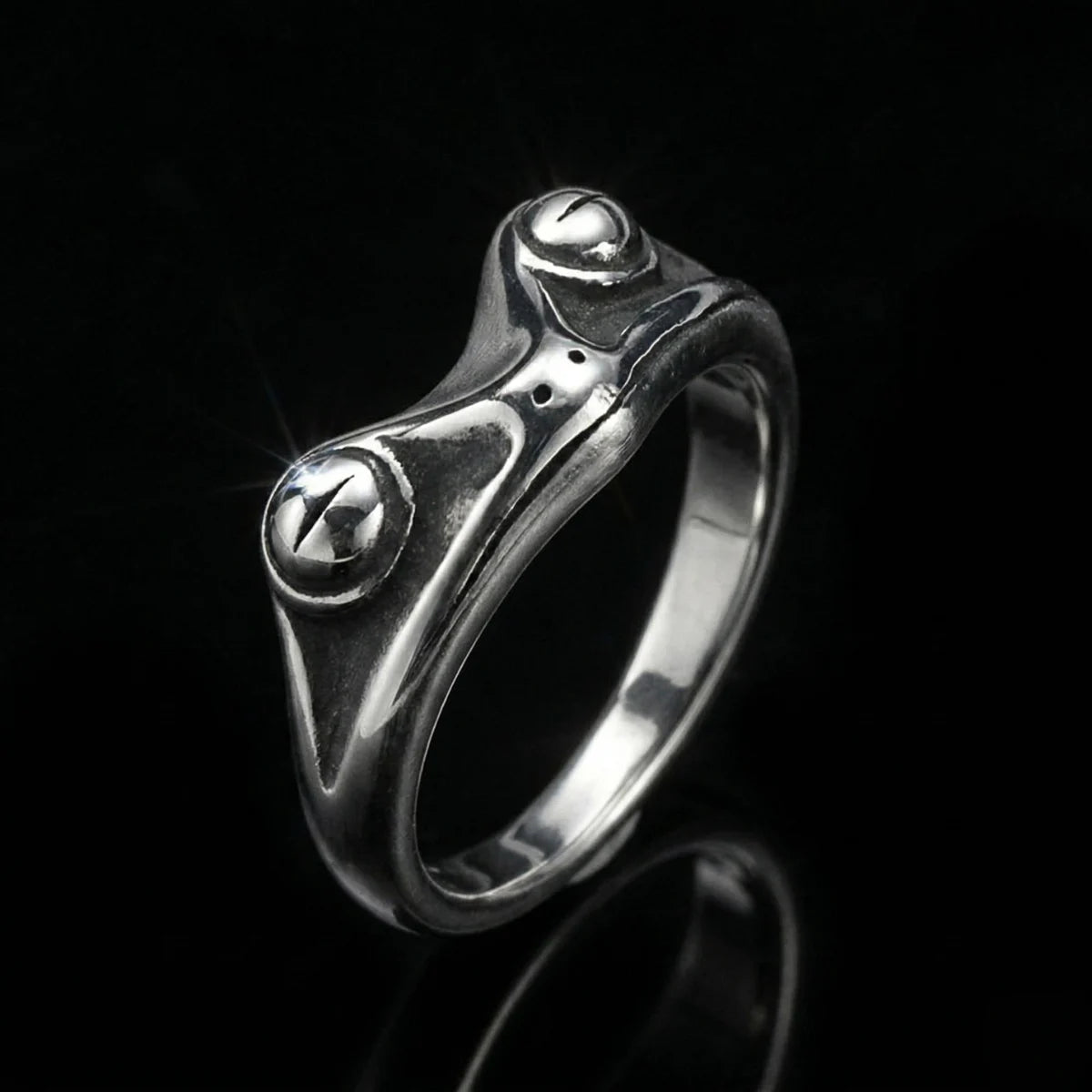 Frog Ring Antique Silver Front View Nature Inspired Animal Jewelry