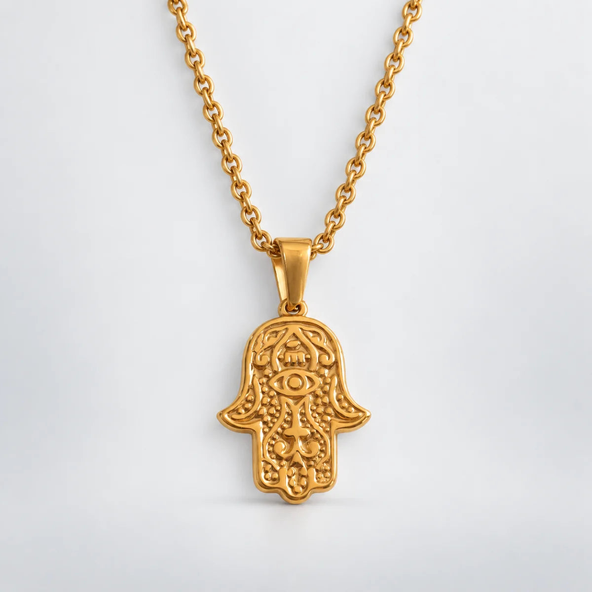 hamsa pendant necklace gold with o chain white background