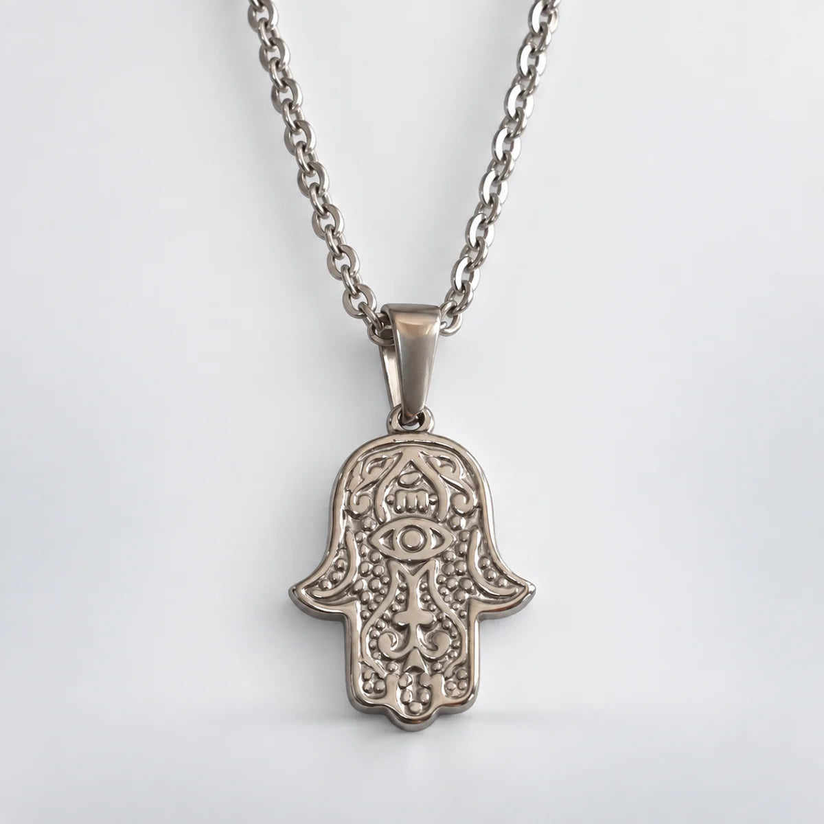 hamsa pendant necklace silver with o chain white background