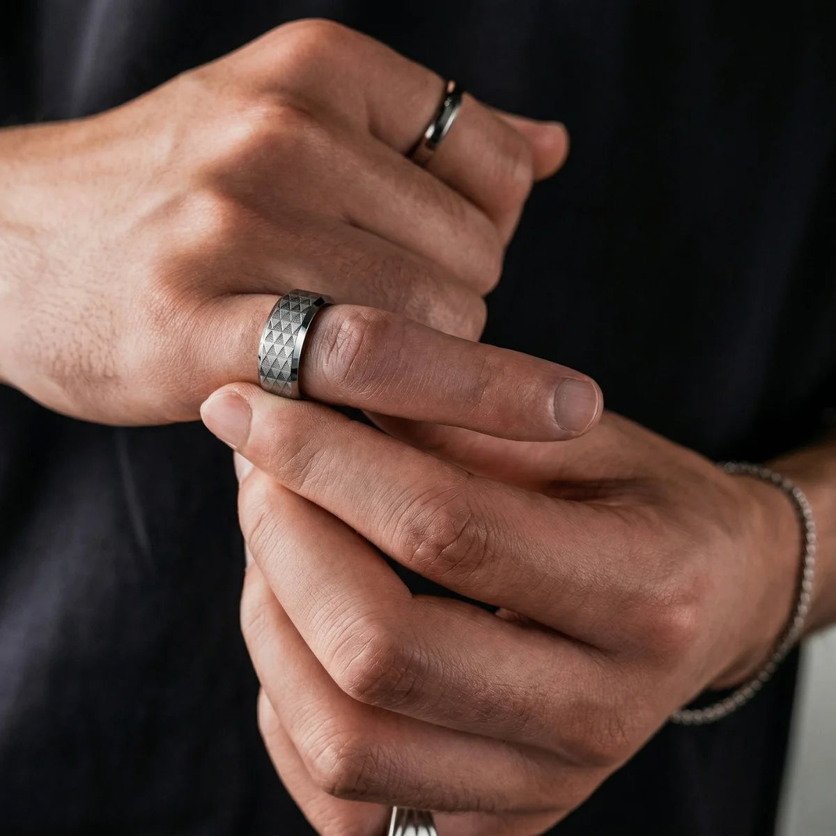 Men‘s 8mm Silver Snake Scale Tungsten Wedding Ring