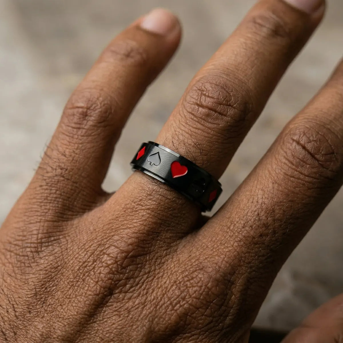 Men‘s black Playing Card Spinner Ring on hand