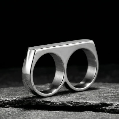 Silver Men‘s Two Finger Ring on dark stone