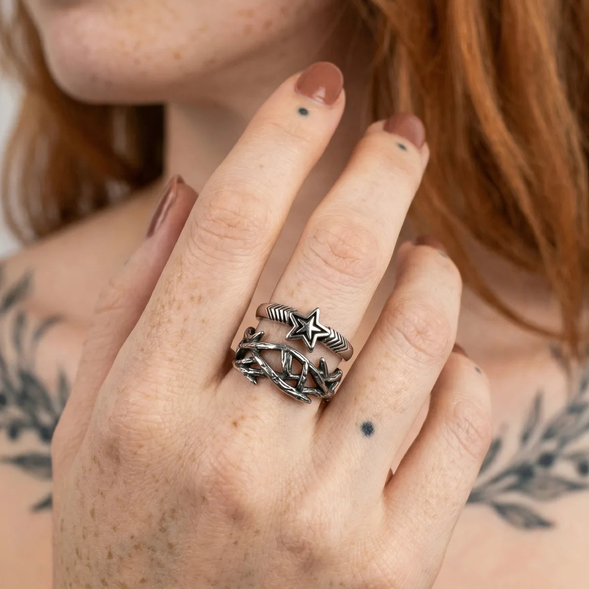 Women's Y2K star ring styled with tattoos gothic jewelry